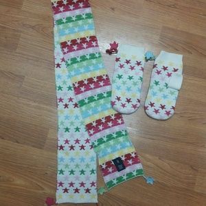 NWOT! GAP KIDS  White w/Stars Scarf & Mittens Set.